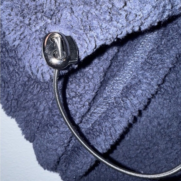 Doe & Rae Fuzzy Two-Tone Blue and Grey Sweater-Women’s size Large - Picture 5 of 5